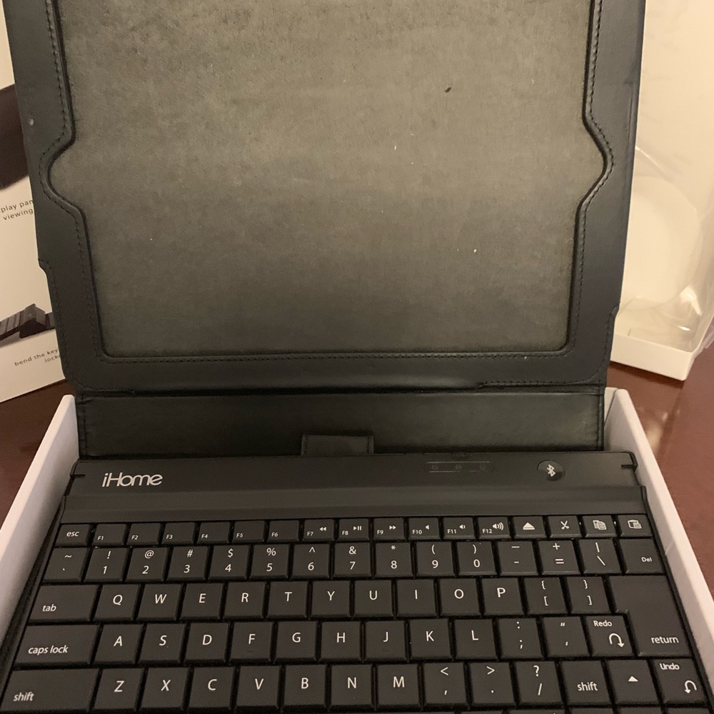 iHome Bluetooth Keyboard Case for iPad 2,3,4